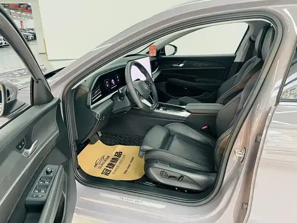 Volkswagen Passat 2025