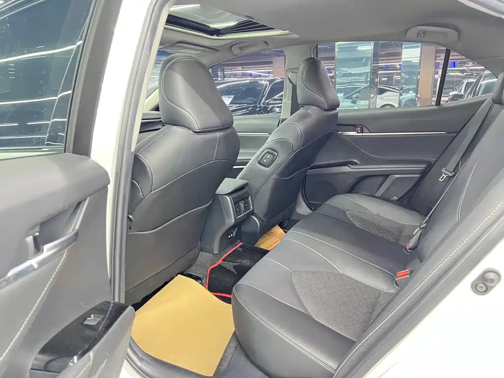 Toyota Camry 2022 — фото 10