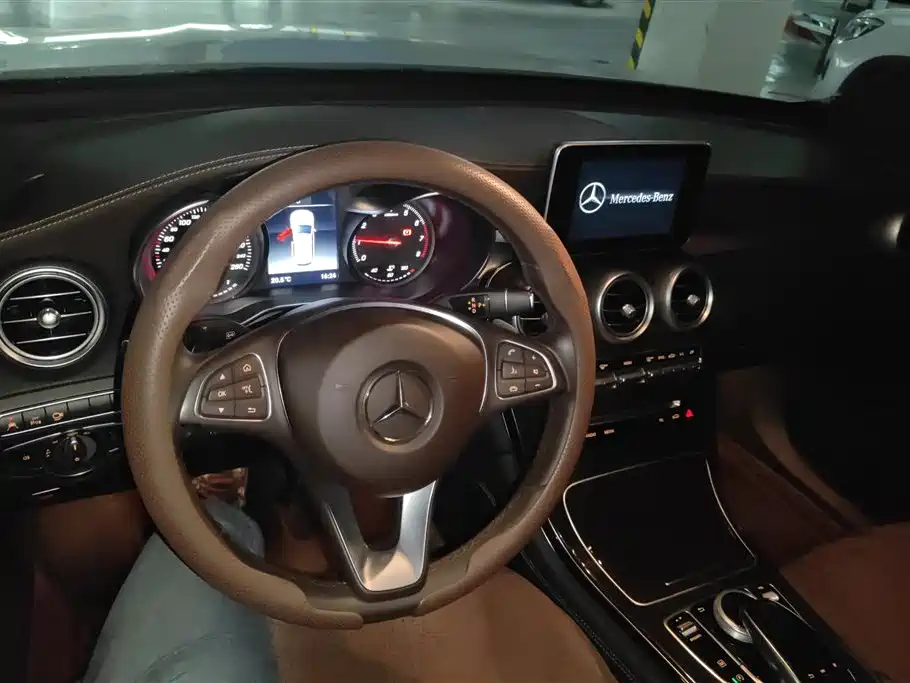 Mercedes-Benz GLC 2018 — фото 12