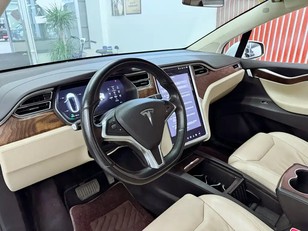 Tesla Model X 2017 — фото 22