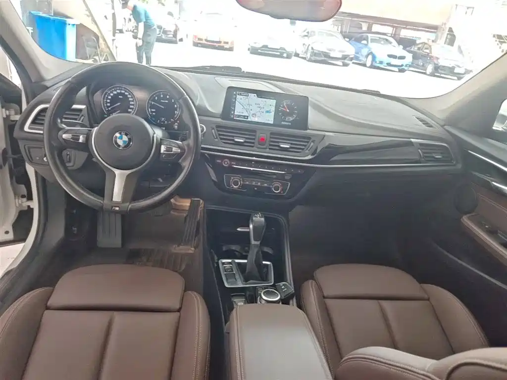 BMW 1 Series 2019 — фото 10