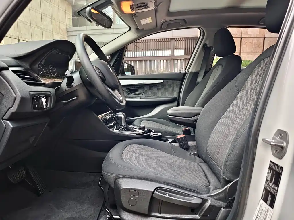 BMW 2 Series Active Tourer 2016 — фото 12