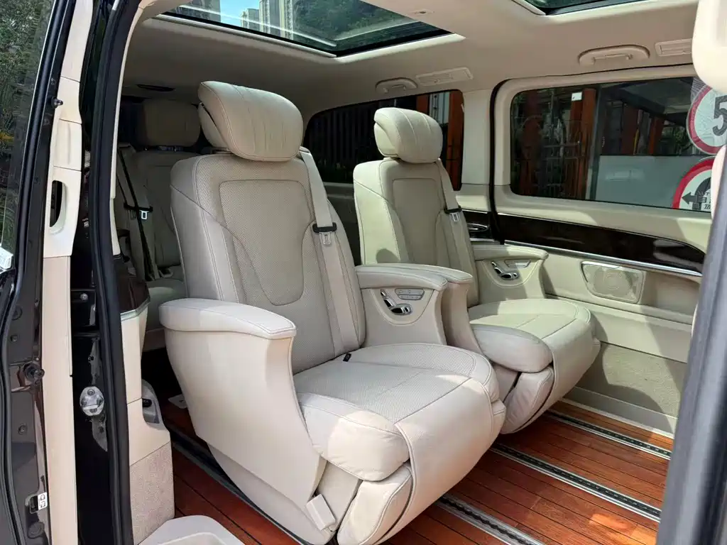 Mercedes-Benz V-Class 2019 — фото 33