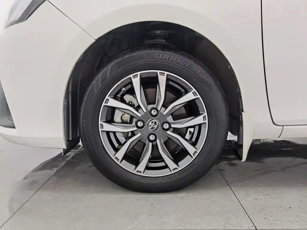 Toyota Yaris L 2021 — фото 17