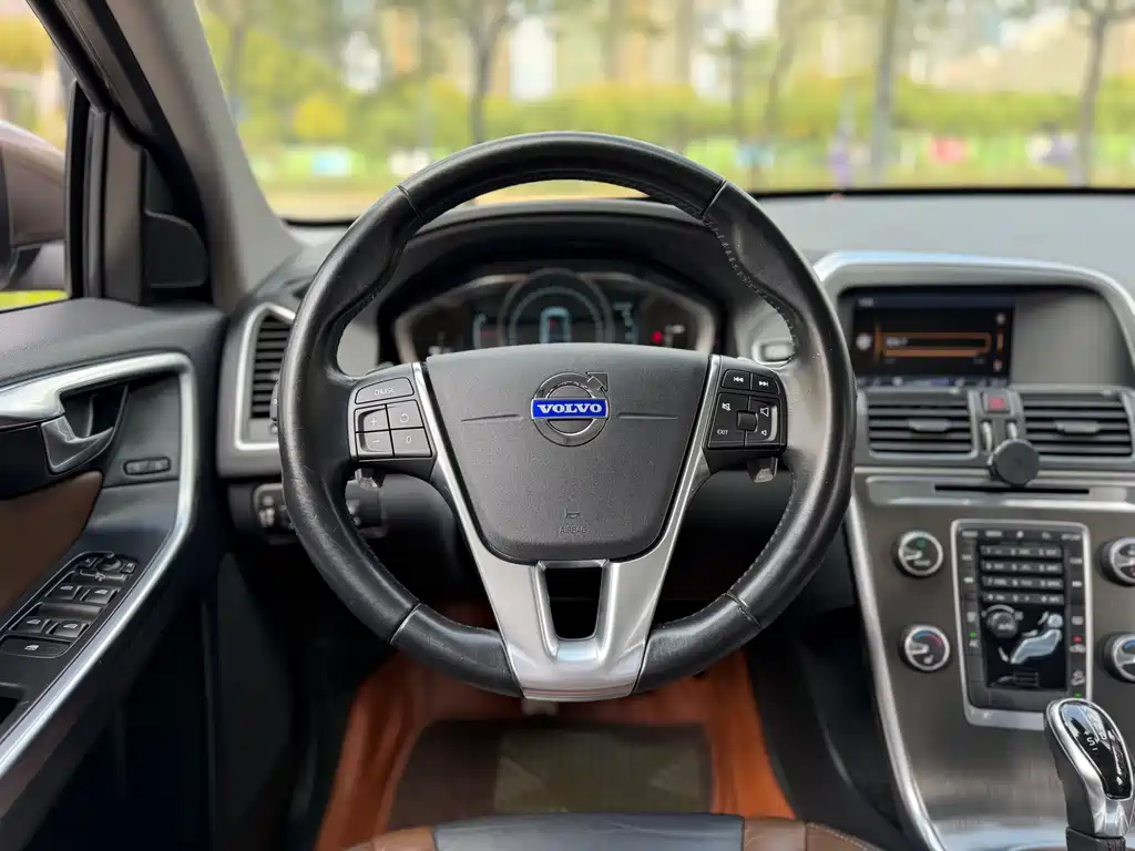 Volvo XC60 2013 — фото 10