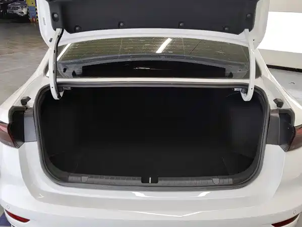 Geely Emgrand 2023