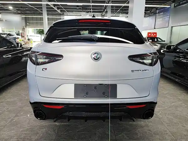 Alfa Romeo Stelvio 2023