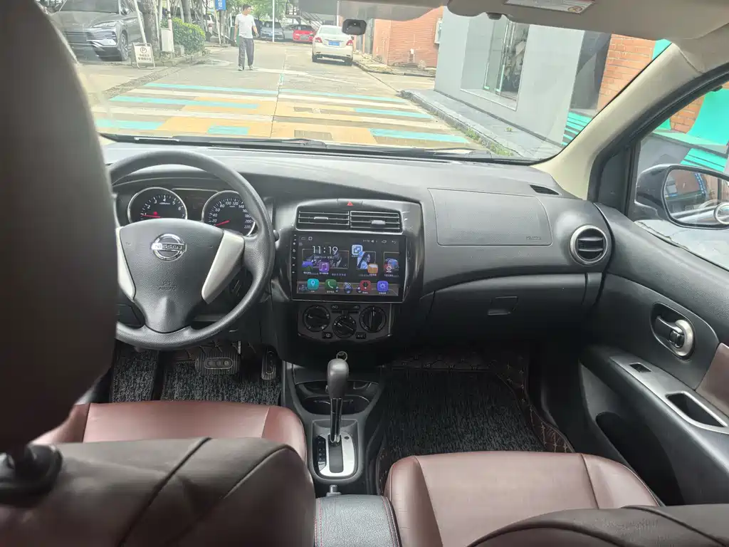 Nissan Livina 2017 — фото 12