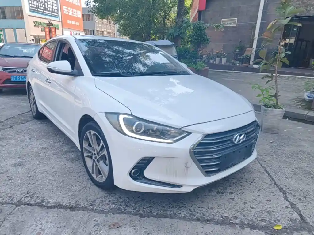 Hyundai Elantra 2018 — фото 4
