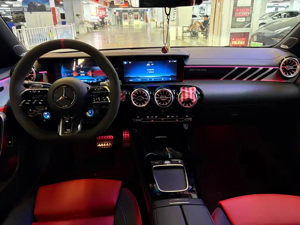Mercedes-Benz CLA AMG 2024 — фото 6