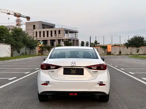 Mazda 3 Axela 2015