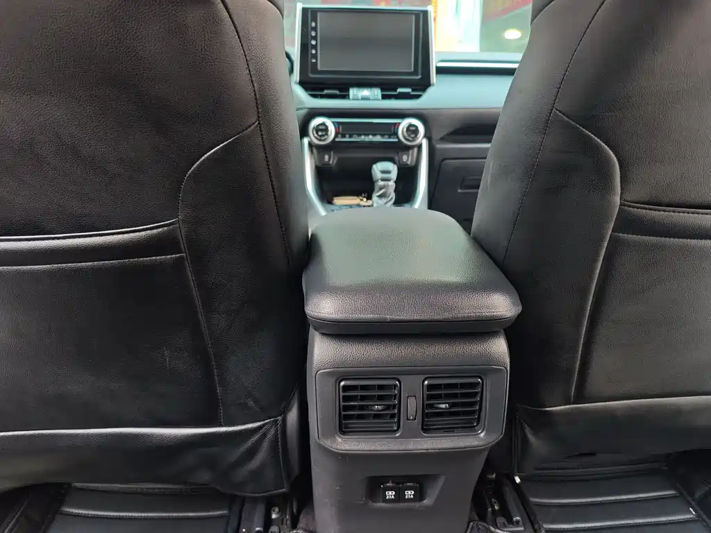 Toyota RAV4 2020 — фото 15