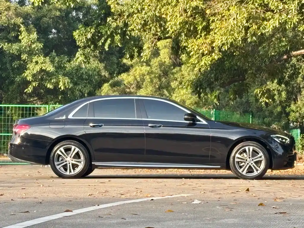 Mercedes-Benz E-Class 2022 — фото 18