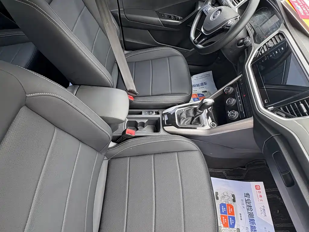 Volkswagen T-Roc 2023