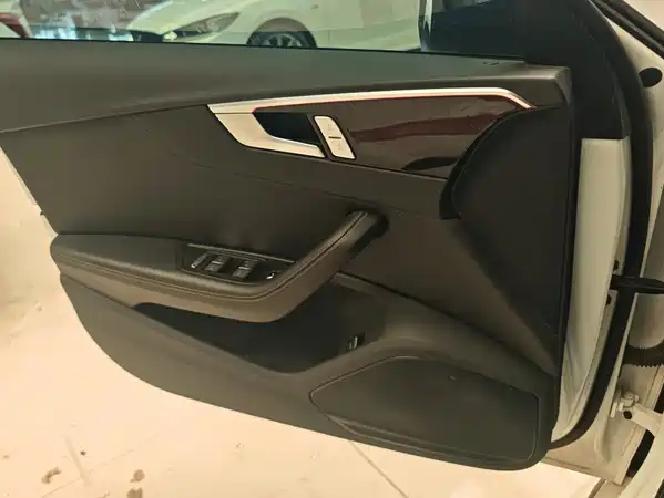 Audi A4L 2024