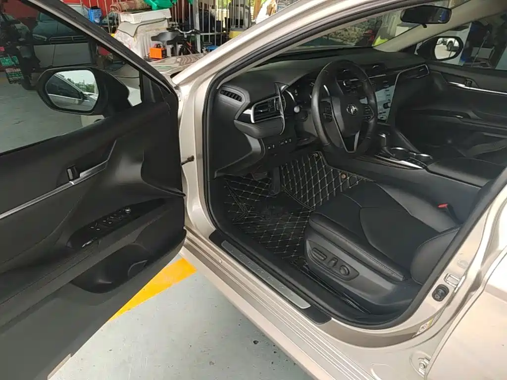 Toyota Camry 2019 — фото 16