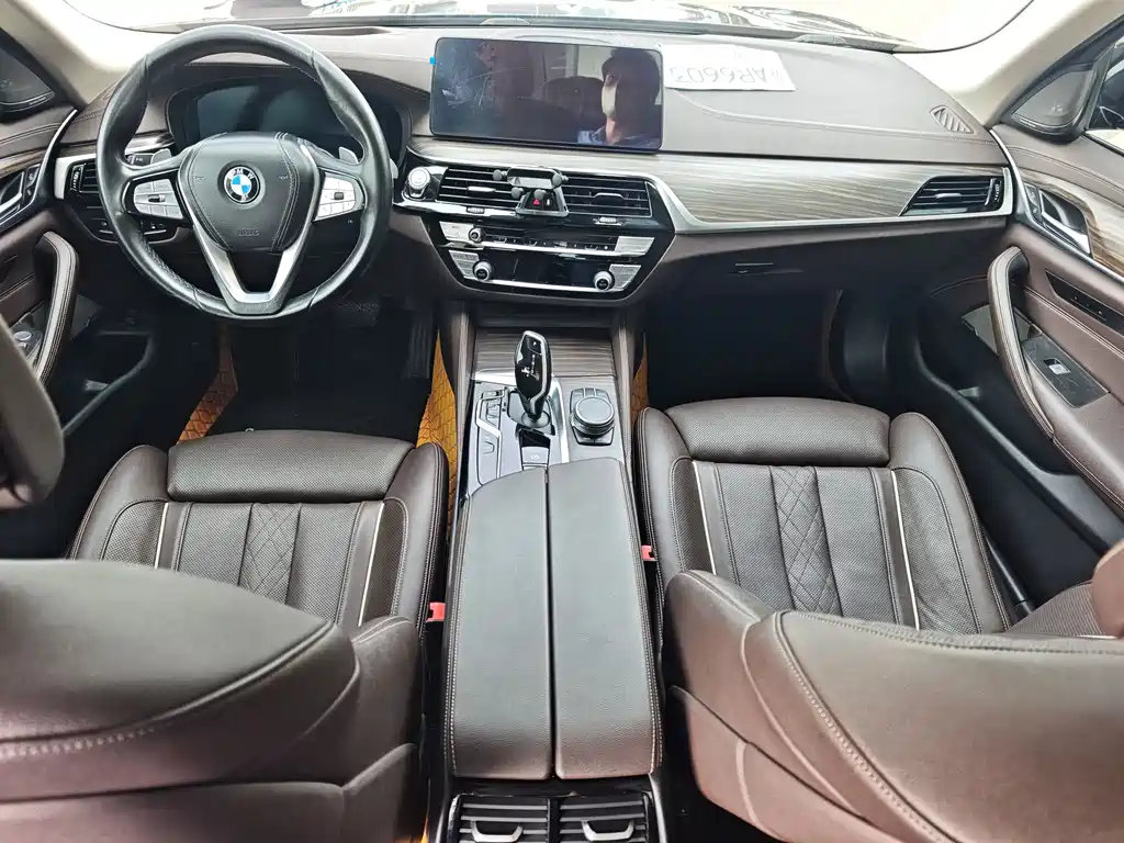 BMW 5 Series 2021 — фото 13