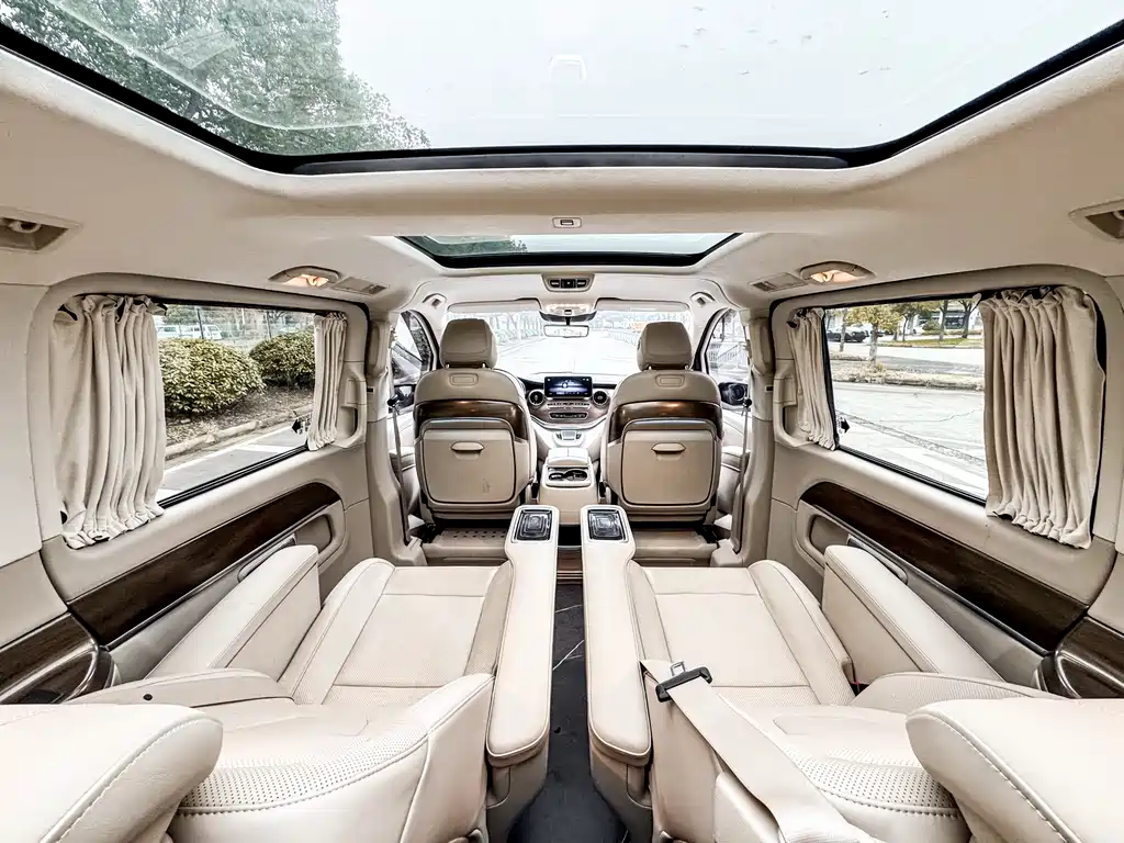 Mercedes-Benz V-Class 2023 — фото 14