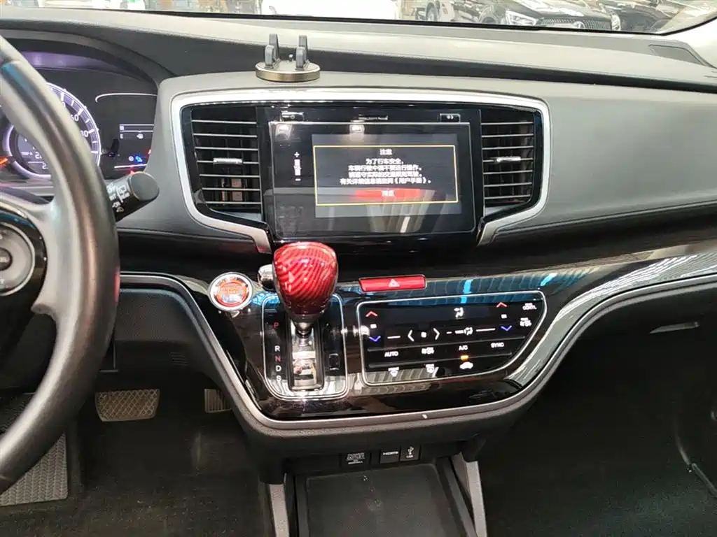 Honda Odyssey 2018 — фото 13
