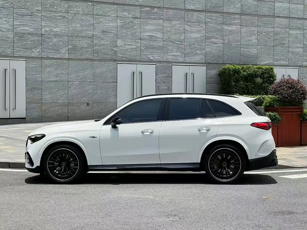 Mercedes-Benz GLC AMG 2026 — фото 3
