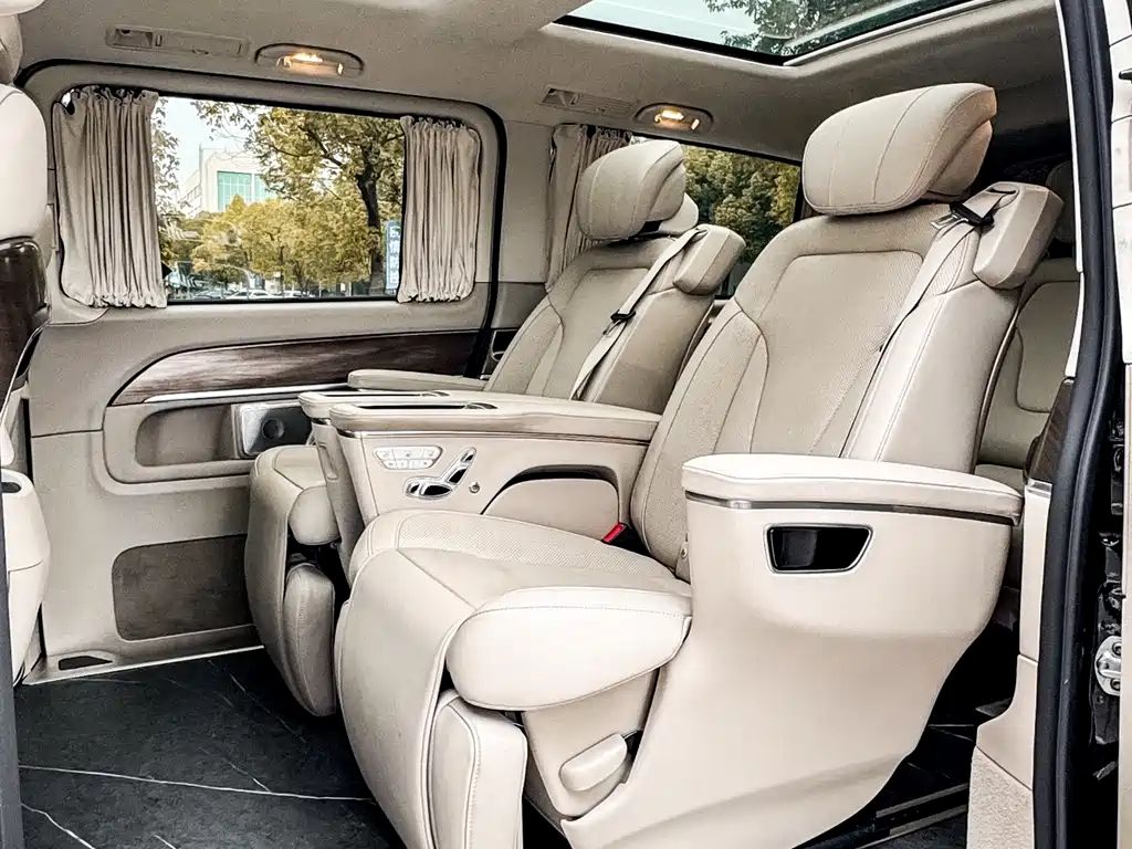 Mercedes-Benz V-Class 2023 — фото 12