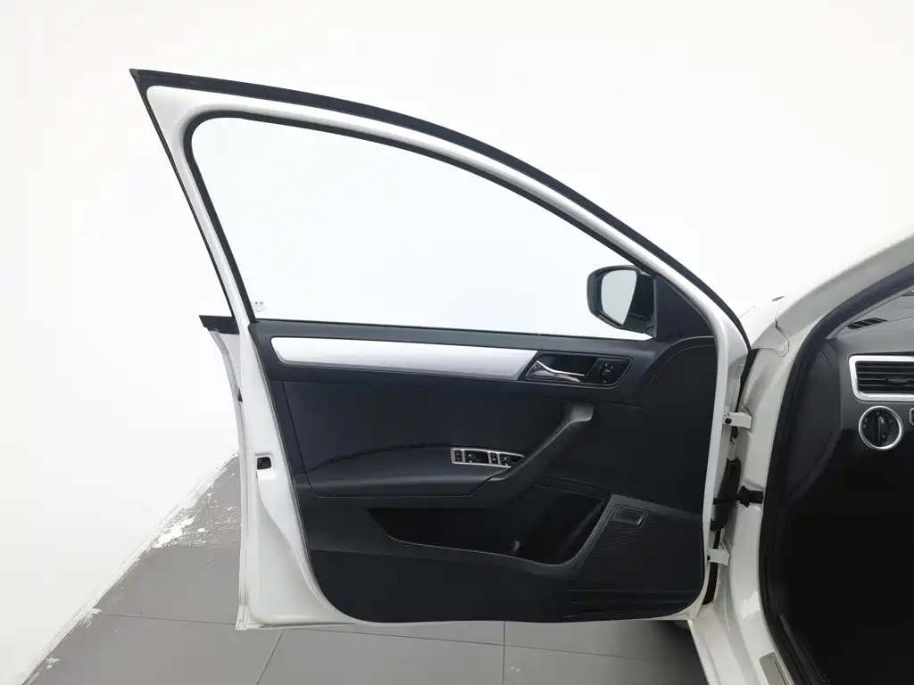 Skoda Rapid Spaceback 2015 — фото 8
