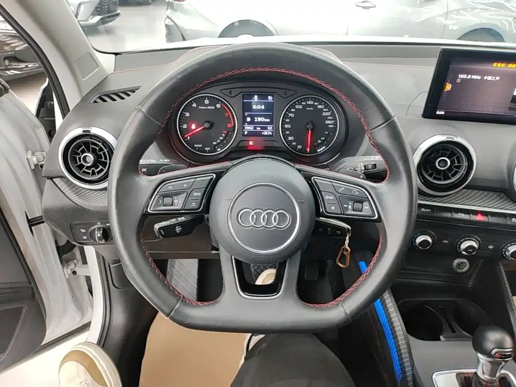 Audi Q2L 2023 — фото 11