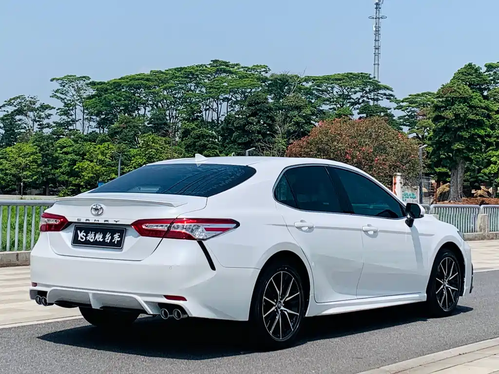 Toyota Camry 2022 — фото 5
