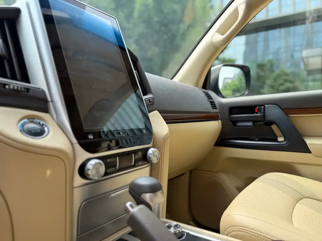 Toyota Land Cruiser 2017 — фото 12