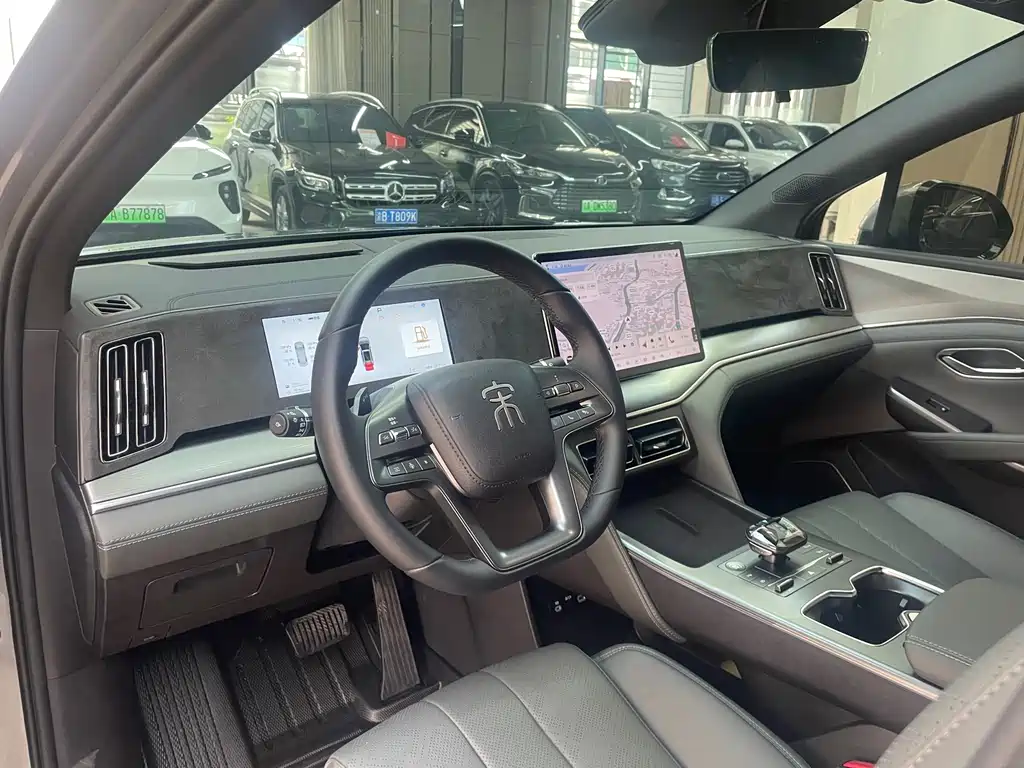 BYD L DM-i 2025 — фото 10