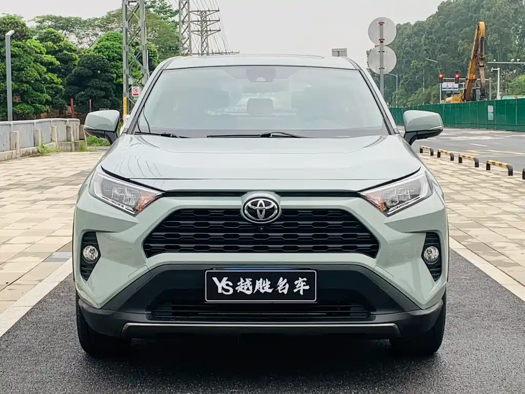 Toyota RAV4 2021 — фото 2
