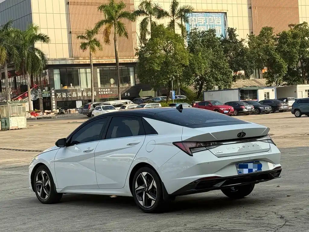 Hyundai Elantra 2021