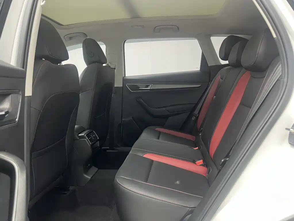 Skoda Karoq 2023 — фото 8