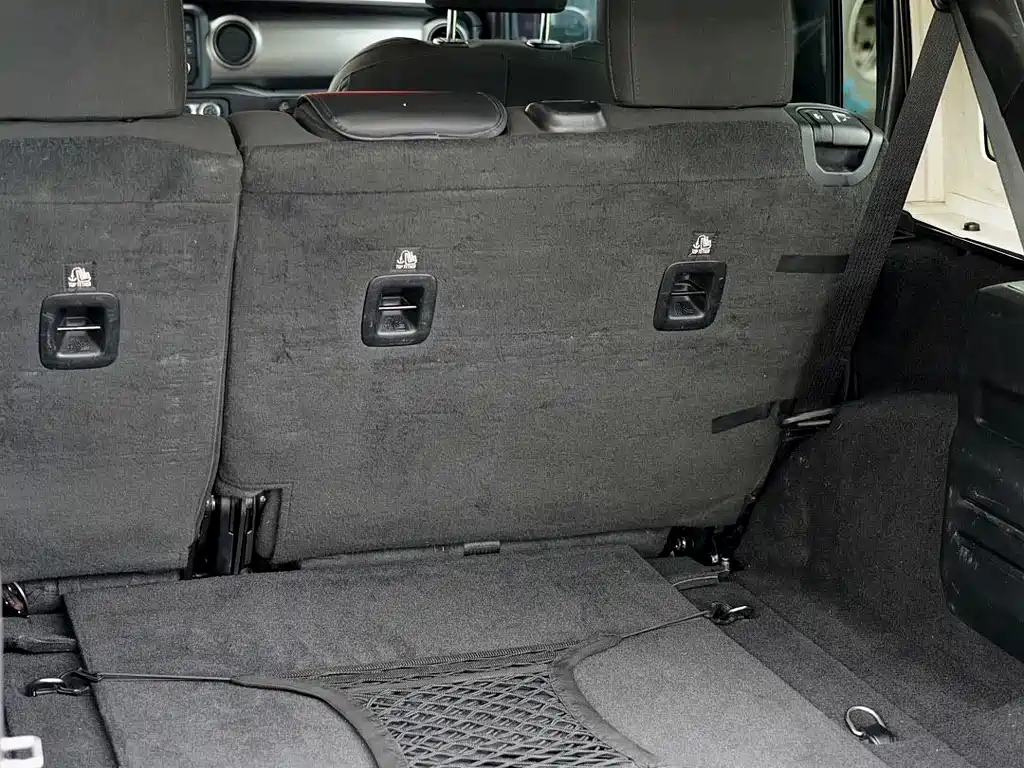 Jeep Wrangler 2020 — фото 20