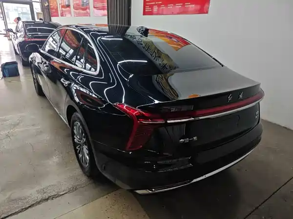 Hongqi H5 2025