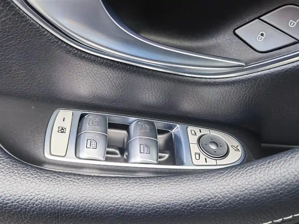 Mercedes-Benz E-Class 2021 — фото 36