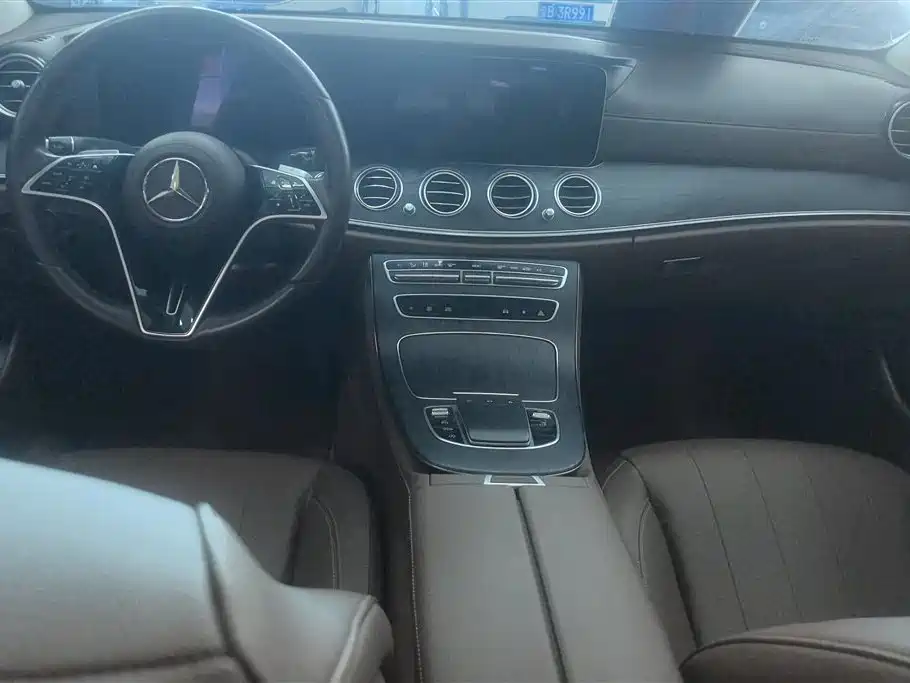 Mercedes-Benz E-Class 2022 — фото 16