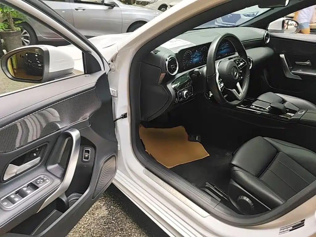 Mercedes-Benz A-Class 2021 — фото 16