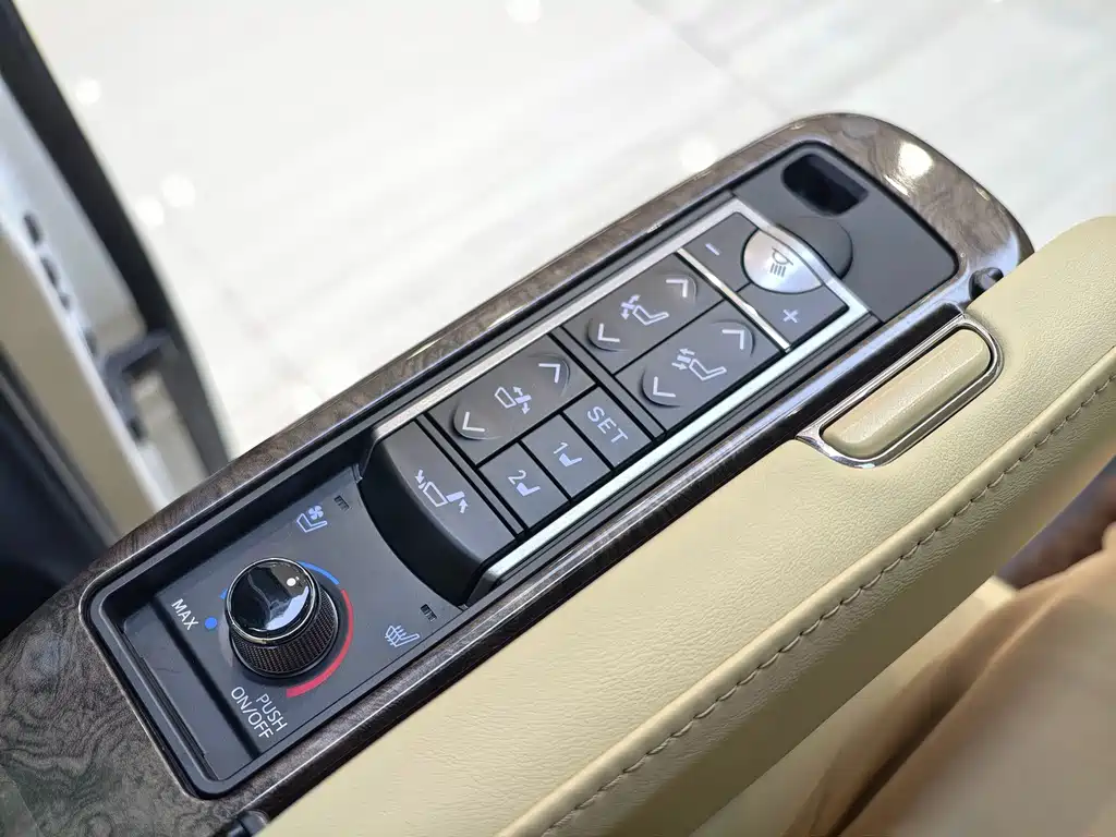 Toyota Alphard 2020 — фото 14