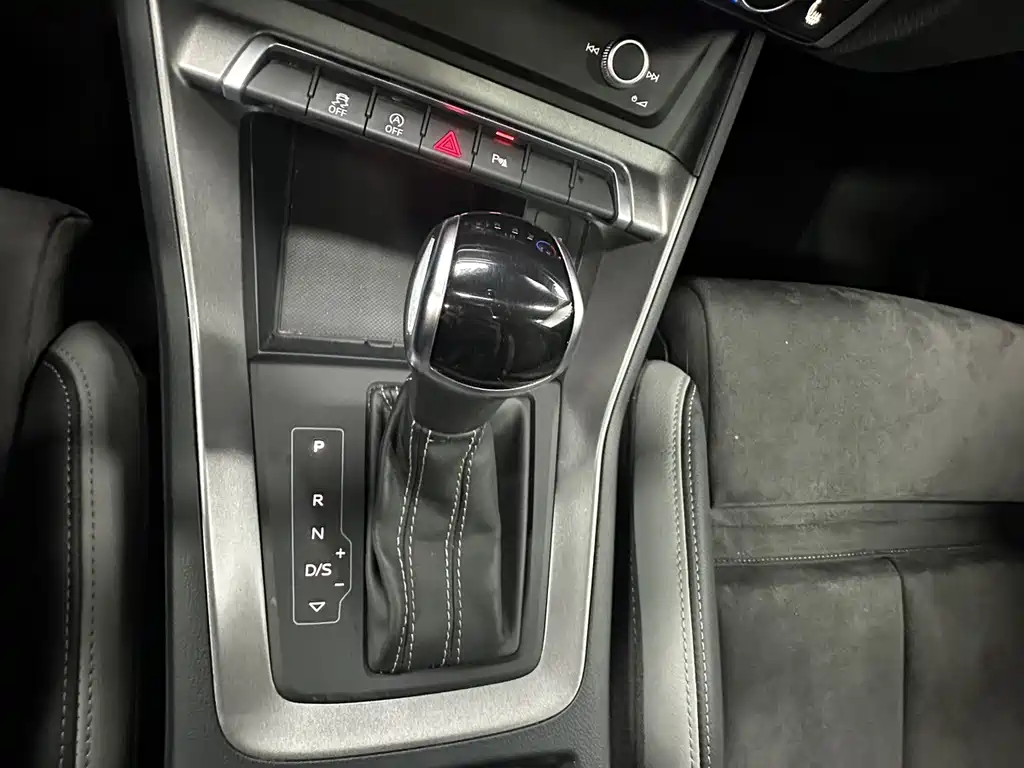 Audi Q3 2023 — фото 24