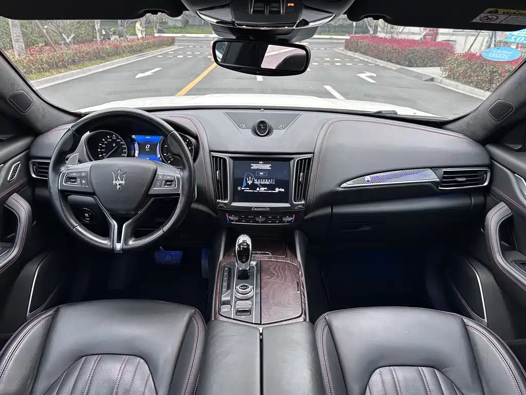 Maserati Levante 2017 — фото 13