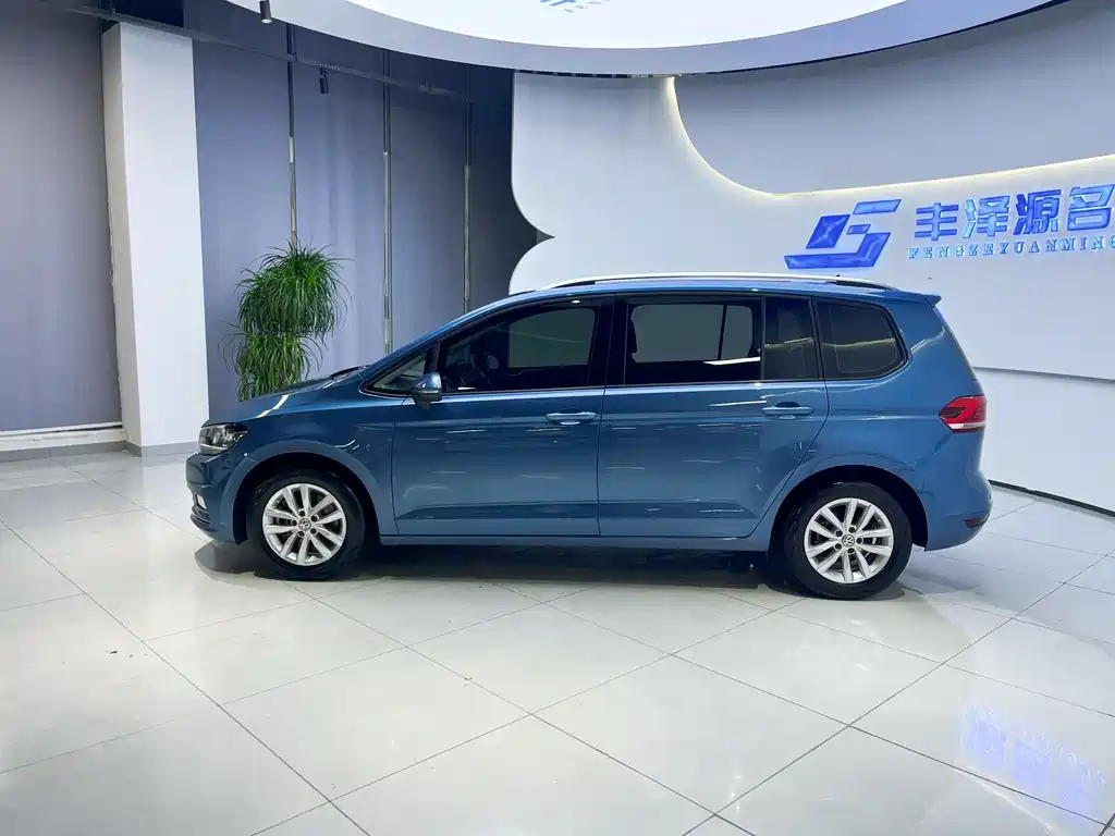 Volkswagen Touran 2019 — фото 2