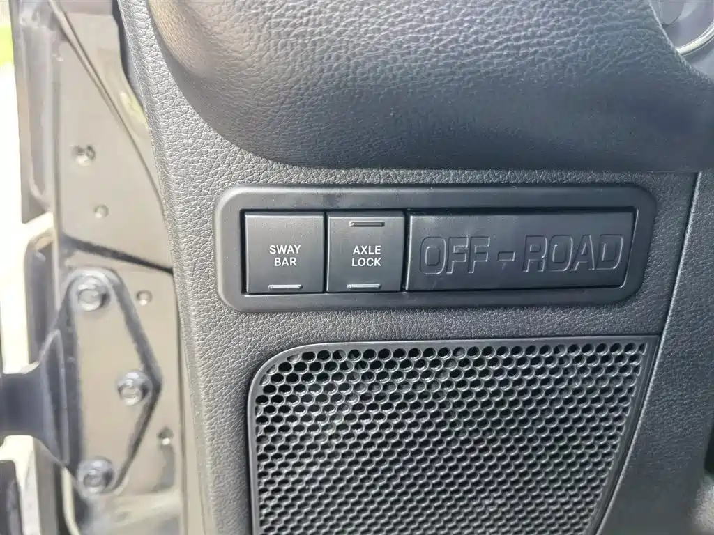 Jeep Wrangler 2011 — фото 23
