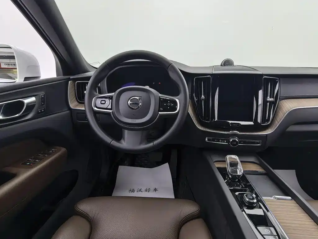 Volvo XC60 2023 — фото 6