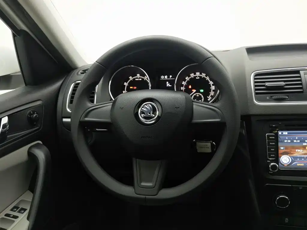 Skoda Yeti 2016 — фото 11