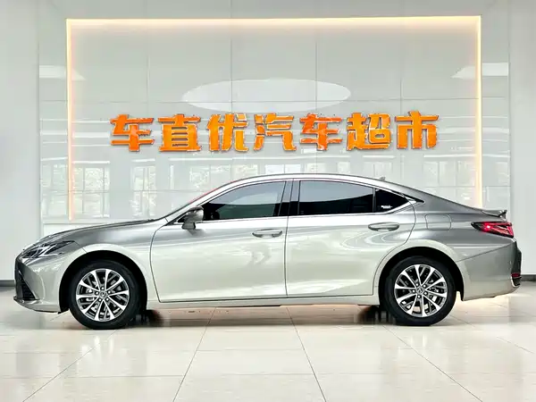 Lexus ES 2025