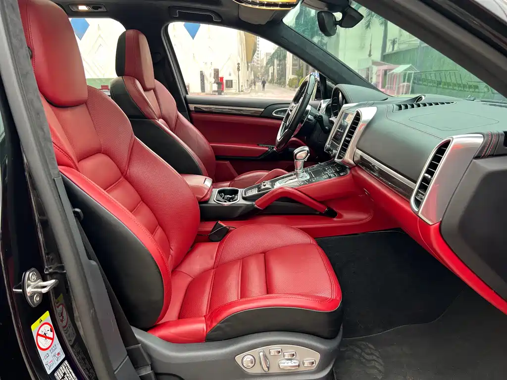 Porsche Cayenne 2017 — фото 12