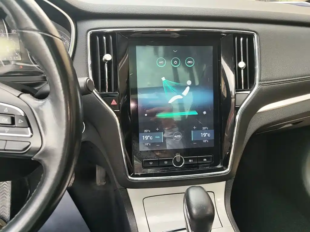 Roewe RX5 New Energy 2019 — фото 13