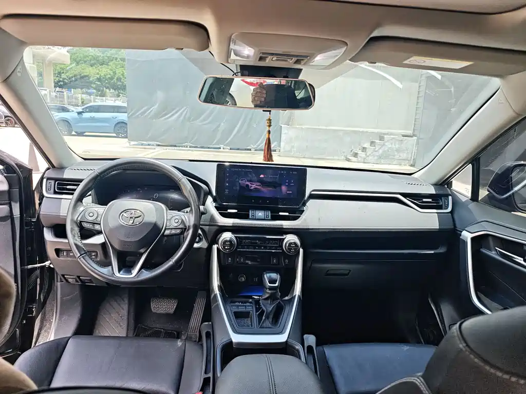 Toyota RAV4 2024 — фото 10