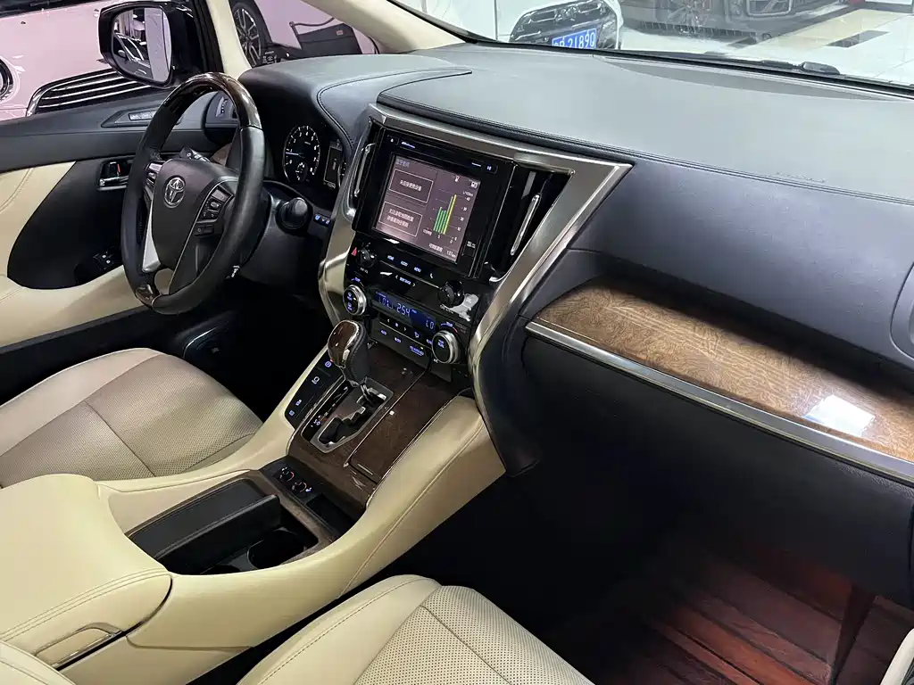Toyota Alphard 2016 — фото 11
